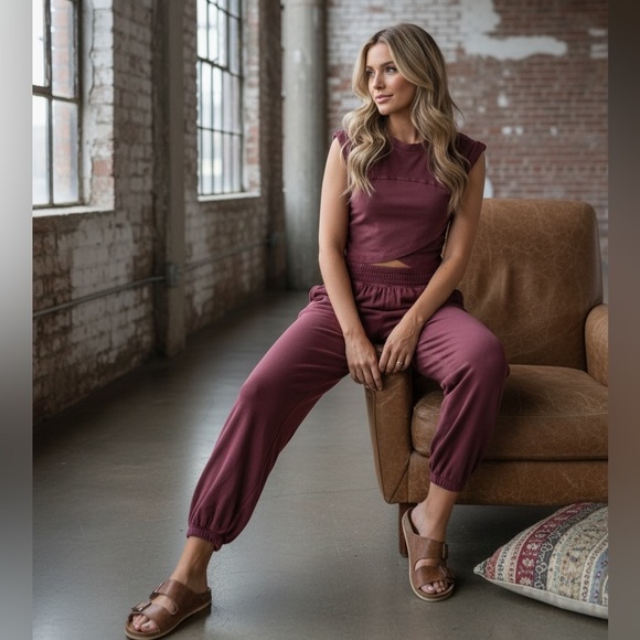 NWT Eesome Mineral Washed Hot Shots Wrap Crop Top and Jogger Sweatpants Set Wine - Picture 2 of 6